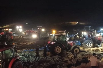 Depremzede Çiftçilerin Ekili Alanı Alev Alev Yandı