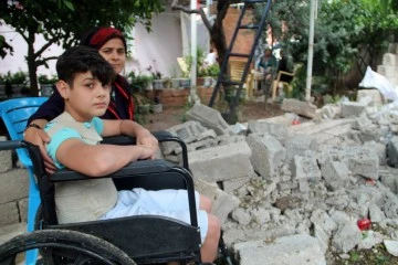 Depremzede Çocuğun Tek Hayali Yürüyebilmek 
