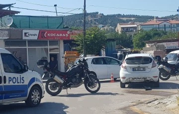  Ehliyetsiz Sürücü Polis Motosikletine Çarptı