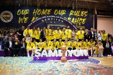 Fenerbahçe Kadın Basketbol Takımı'ndan Çifte Şampiyonluk