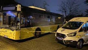 İETT Otobüsünün Şöförü Ezilerek Ağır Yaralandı 