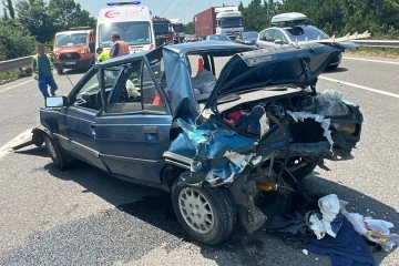 İki Otomobil Çarpıştı 8 Kişi Yaralandı 