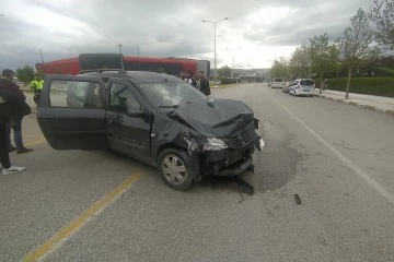 İki Otomobilin Karıştığı Kazada 1 Yaralı 