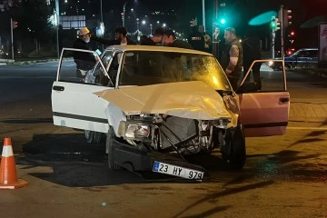 İki Otomobilin Karıştığı Kazada 3 Kişi Yaralandı 