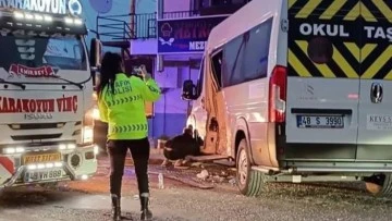 İki Servis Minibüsü Kaza Yaptı : 28 Yaralı 