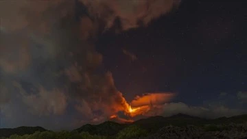 İtalya'da Etna Yanardağı Yeniden Faaliyete Geçti