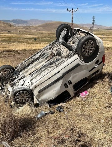 Kaza Yapan Araçtaki Yaralılar Yola Savruldu 