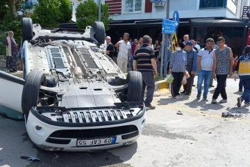 Kaza Yapan Otomobil Ters Döndü: 3 Yaralı