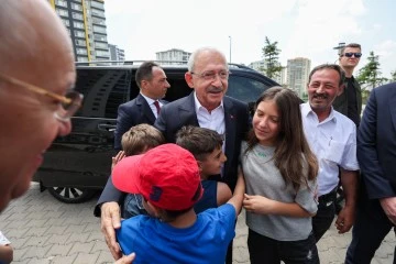 Kılıçdaroğlu, Babalar Günü'nde Deprem Bölgesini Ziyaret Etti