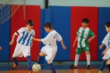 Küçükler Futsalda Mücadele Ediyor