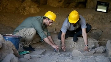 Mağara Kazısında 12 Bin Yıllık Mezar Bulunmuş 