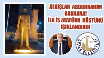 Alkışlar Abdurrahim Başkana! İlk İş Atatürk Büstünü Işıklandırdı   