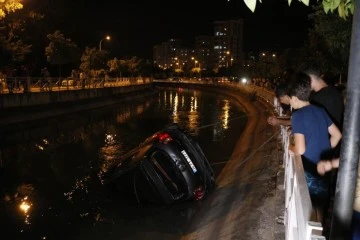 Otomobil Sulama Kanalına Düştü
