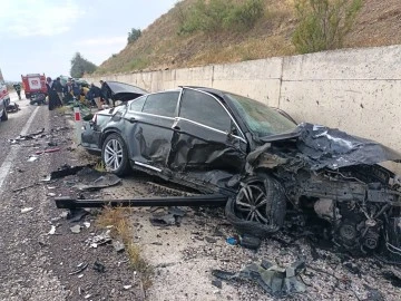 Otomobille Hafif Ticarinin Feci Kazası 