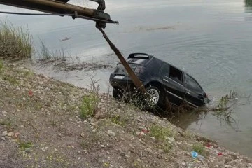 Park Halindeki Otomobil Gölete Uçtu: 3 Ölü