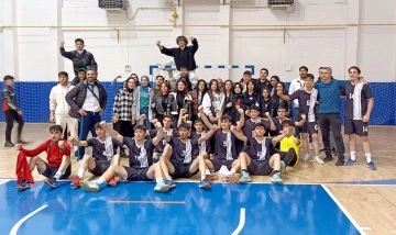 Şampiyon Sivas Borsa İstanbul Anadolu Lisesi 