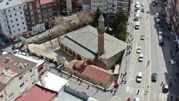 Şems-i Sivas’i türbesi ziyaretçilerini ağırlıyor
