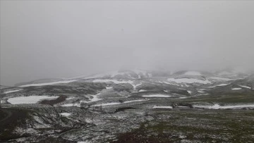 Sivas'ın yüksek kesimlerine mayıs ayında kar yağdı