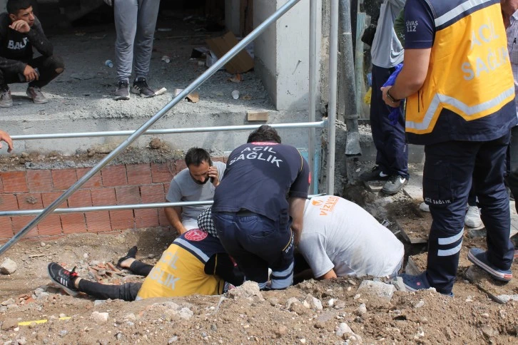 Sivas'ta 19 Yaşındaki Genç İnşaattan Düştü 
