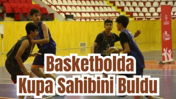 Sivas'ta Basketbolda Kupa Sahibini Buldu 