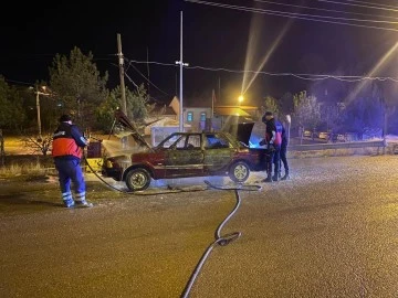Sivas'ta Bir Garip Olay; Ceza Kesileceğini Öğrenince Otomobilini Ateşe Verdi