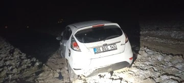 Sivas'ta Direksiyon Hakimiyetini Kaybeden Sürücü Tarlaya Uçtu 