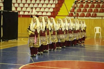 Sivas'ta Düzenlenen Halk Oyunları Performansları Beğeni  Topladı 