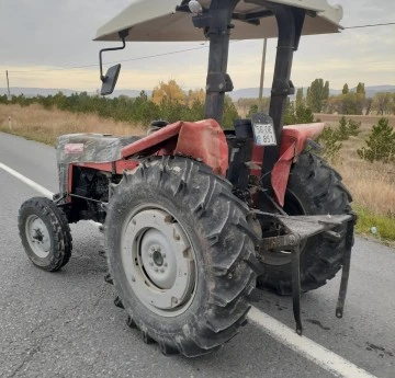 Sivas'ta Kamyonla Traktör Çarpıştı 