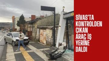 Sivas'ta Kontrolden Çıkan Araç İş Yerine Daldı