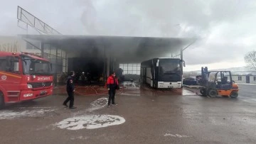 Sivas'ta Otomobil Tamirhanesinde Yangın Çıktı! 