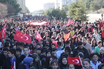 Sivas'ta &quot;Şehitlere Saygı Yürüyüşü&quot; Düzenlendi