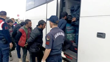 Sivas’ta Tırın Dorsesinden 134 Kaçak Göçmen Çıktı 