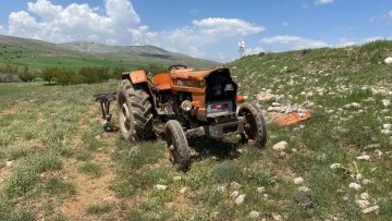 Sivas'ta Traktör Devrildi Altına Kalan Sürücü Öldü