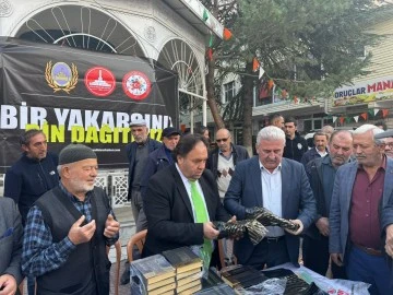 Sivas'ta Vatandaşlara Kur'an- ı Kerim Dağıtıldı 
