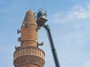 Sivas'ta Yıldırım Düşen Minarede Onarım Çalışması Başladı