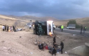 Sivas’ta Yolcu Otobüsü Devrildi! Ölü ve Yaralılar Var
