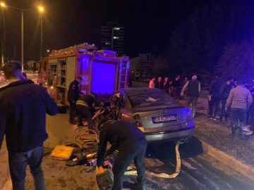 Sivas'taki Sürücü Sıkıştığı Araçtan Zorla Çıkarıldı 