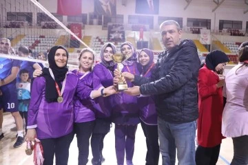 Sivas’taki  Voleybol Turnuvasında Şampiyonlar Belli Oldu 