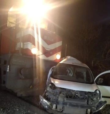 Sivas Yolunda Tren Kazası; 1 Ağır Yaralı Var! 