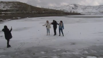 Sivaslılar Buz Tutan Gölette Halay Çekti 
