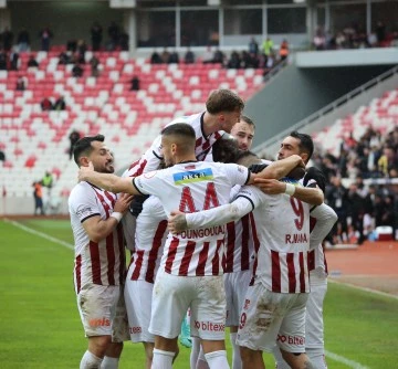 Sivasspor Öne Geçtiği İlk Yarıyı Berabere Kapattı 