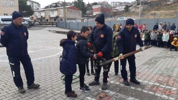 Suşehri'nde Öğrencilere Yangın ve Deprem Eğitimi Verildi