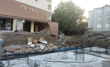 Temel Kazısında Apartmanın Depo Duvarı Çöktü 