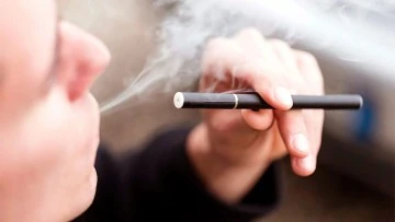 Tiryakiler Dikkat! Elektronik Sigara Kansere Yol Açıyor 