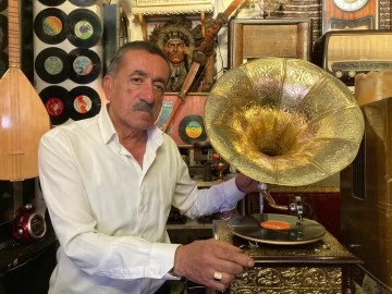 Unutulmaya Yüz Tutmuş Antika Plak Ve Gramofonları Yaşatıyor