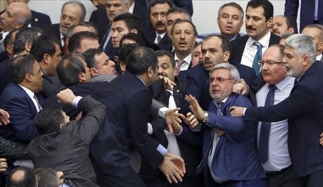 Sivas Milletvekilleri Kavgada Ön Safta