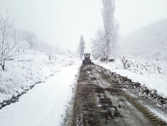 14 köy yolu ulaşıma kapandı
