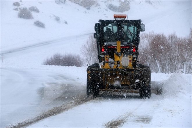 178 köy yolunda ulaşıma kar engeli