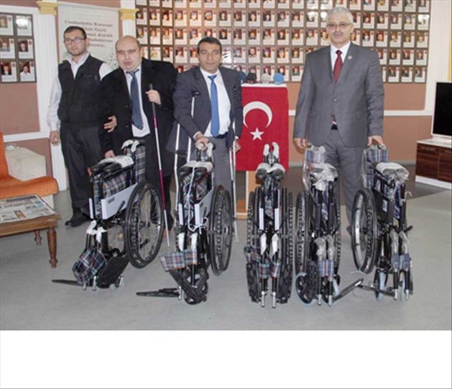 Gazilere tekerlekli sandalye yardımı