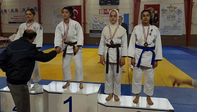 Sivas judo yarı finalde
